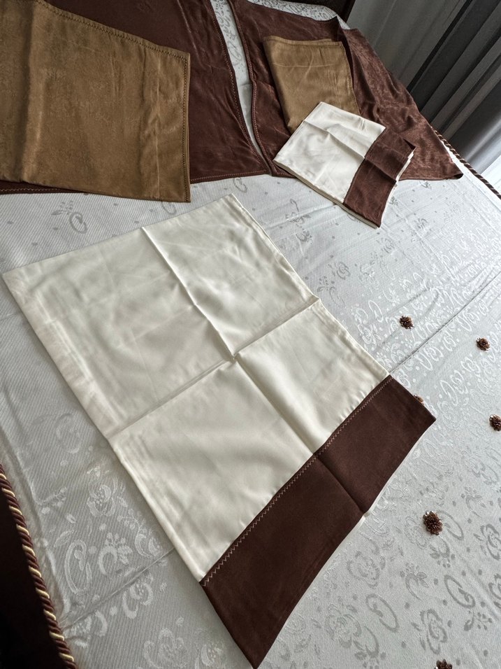 Kahverengi Nakışlı Yatak Örtüsü - Görsel 5