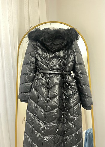 Kürk Detaylı Siyah Uzun Kadın Kışlık Mont - Görsel 9