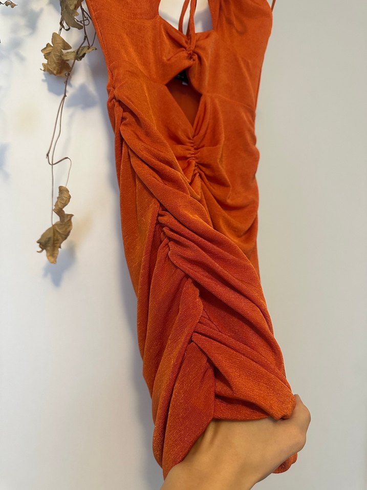 Turuncu Drapeli Kısa Bershka elbise - Görsel 2