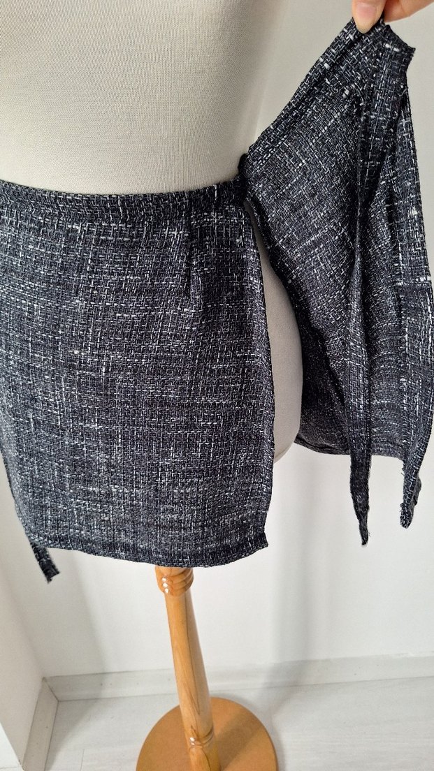 Kemer Detaylı Gri Mini Etek - Görsel 3