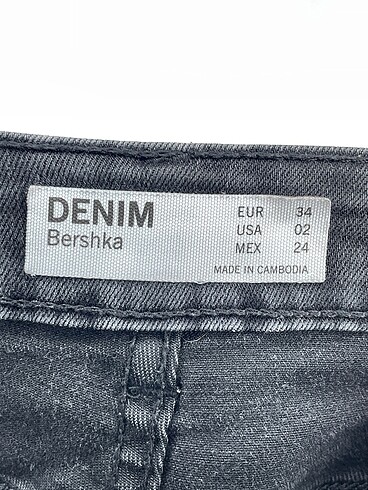 34 Beden siyah Renk Bershka Jean / Kot %70 İndirimli.