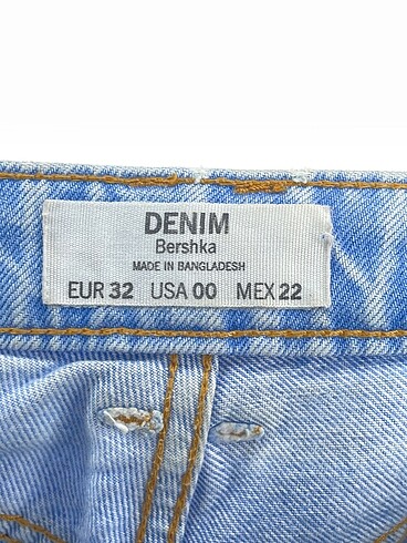 32 Beden mavi Renk Bershka Jean / Kot %70 İndirimli.
