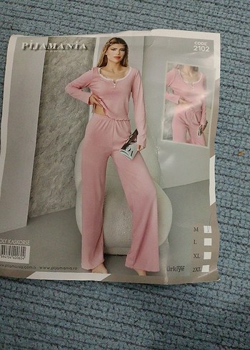 Pijama Takımı Uzun Kollu crop modelidir