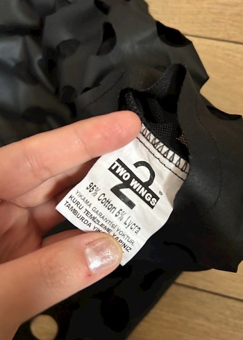 Siyah Puantiyeli V Yaka Kısa Kollu Bluz - Görsel 4