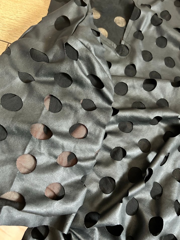 Siyah Puantiyeli V Yaka Kısa Kollu Bluz - Görsel 5