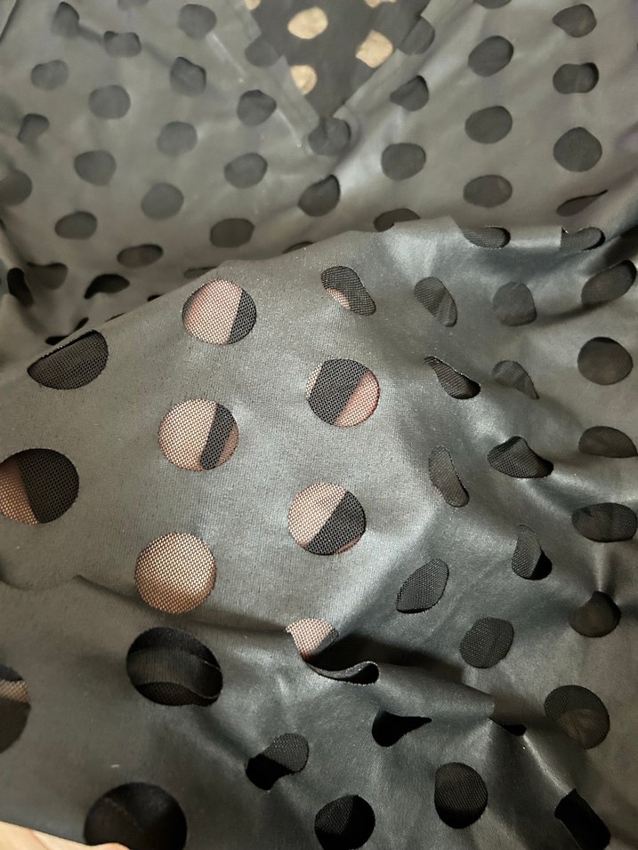 Siyah Puantiyeli V Yaka Kısa Kollu Bluz - Görsel 3