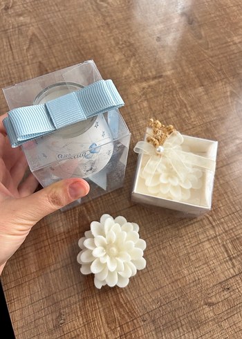 Beyaz Çiçek Şeklinde Mum ve Hediye Kutusu - Görsel 3