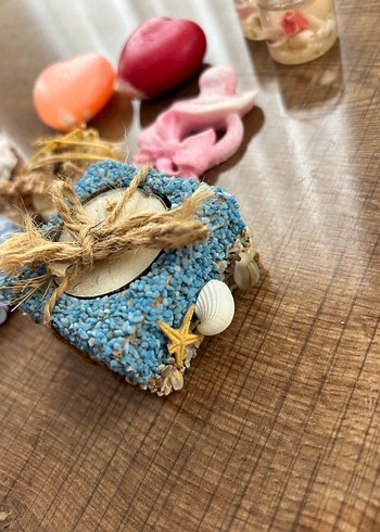 Çeşitli Renklerde Dekoratif Mumlar ve Mumluklar - Görsel 4