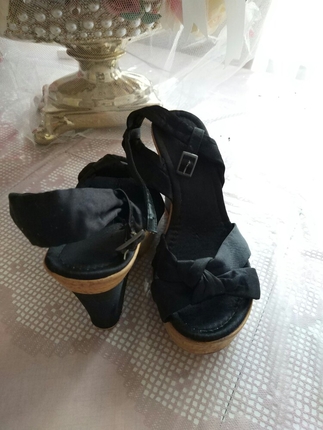Saten dolgu topuk