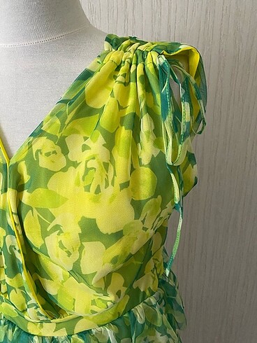 Kat kat tüllü elbise - Görsel 4