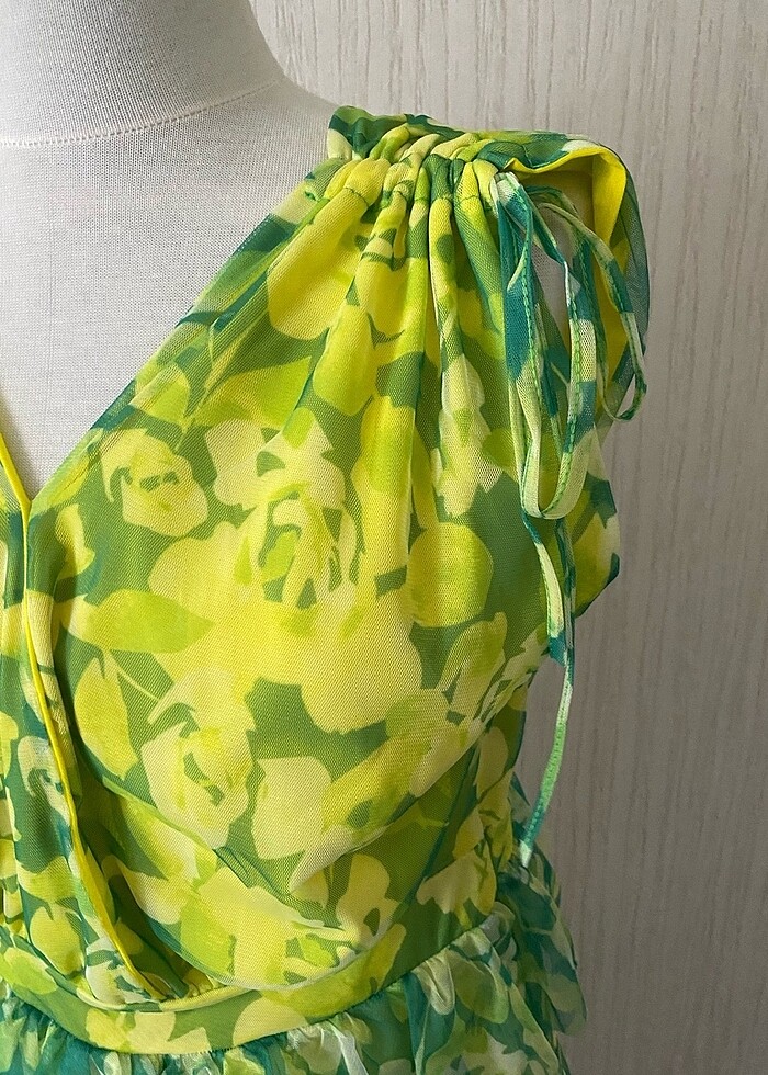 Kat kat tüllü elbise - Görsel 4