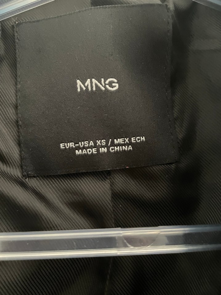 Siyah Fermuarlı Kaban - Görsel 2