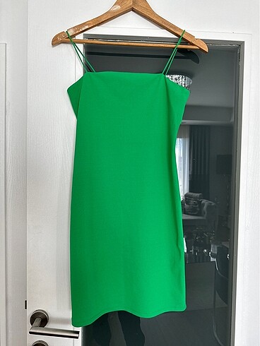 H&M yeşil askılı elbise
