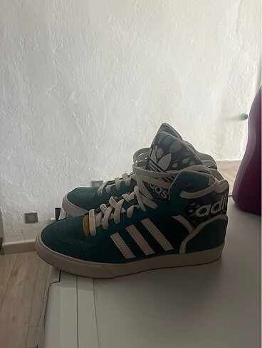 39 Beden çeşitli Renk Adidas ayakkabı