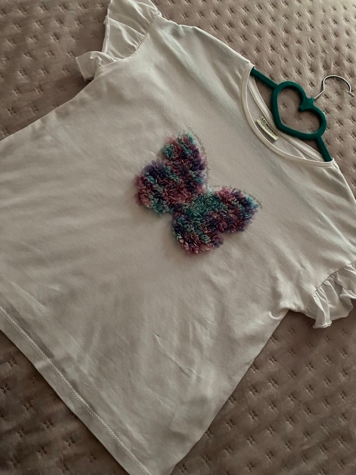 Kız Çocuk Fırfırlı Kelebek Baskılı Tişört - Görsel 4