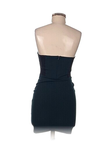 m Beden Bershka Mini Elbise %70 İndirimli.