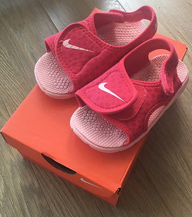 22 numara Nike kız bebek sandalet