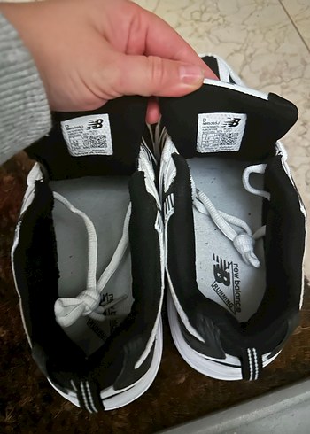 Beyaz Siyah NB Spor Ayakkabı - Görsel 3