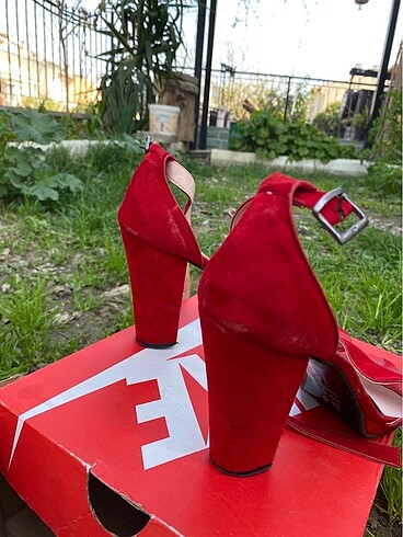 Derimod Kırmızı topuklu ayakkabı