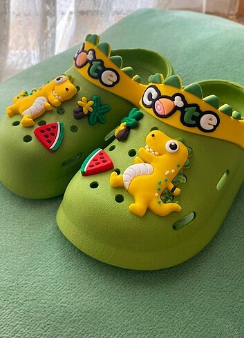 Crocs ÇOCUK SEVİMLİ KARİKATÜR TERLİK