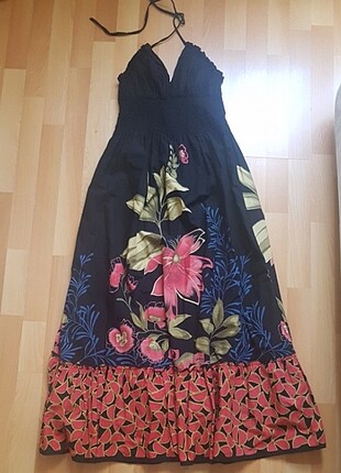 batik çiçekli elbise