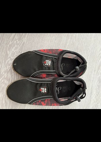 Kırmızı Yılan Desenli Erkek Su Ayakkabısı - Görsel 2