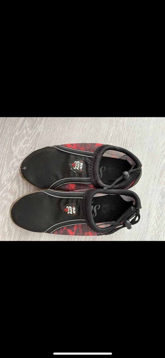 Kırmızı Yılan Desenli Erkek Su Ayakkabısı - Görsel 2