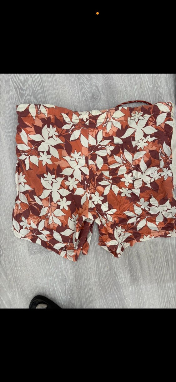 Kahverengi Çiçek Desenli Kemerli Mini Erkek Deniz Şortu - Görsel 2