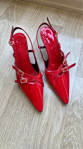 Lutvelizade Çift Bandlı Manc Kırmızı Topuklu Ayakkabı
