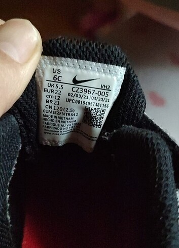 22 Beden siyah Renk Orjinal Nike marka siyah renk 22 numara ayakkabı 