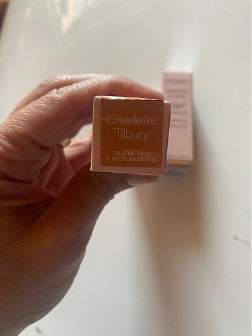 Diğer Charlotte Tilbury Beauty Wand Medium