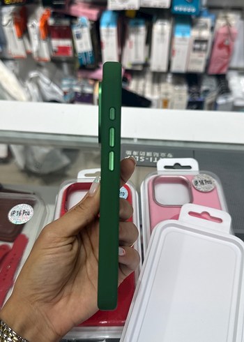 Apple iPhone 16 Pro Kırmızı Parlak Kılıf - Görsel 7