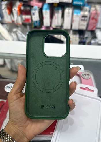 Apple iPhone 16 Pro Kırmızı Parlak Kılıf - Görsel 8