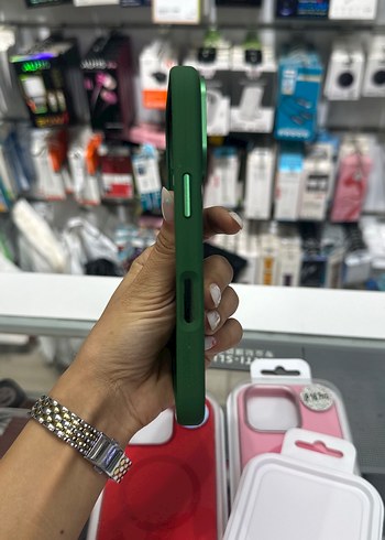 Apple iPhone 16 Pro Kırmızı Parlak Kılıf - Görsel 9