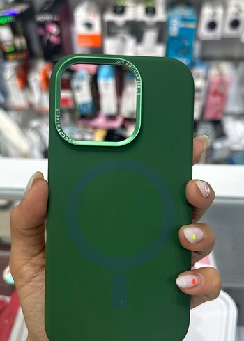 Apple iPhone 16 Pro Kırmızı Parlak Kılıf - Görsel 10