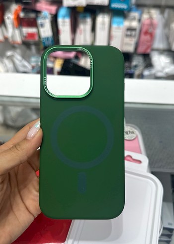 Apple iPhone 16 Pro Kırmızı Parlak Kılıf - Görsel 6