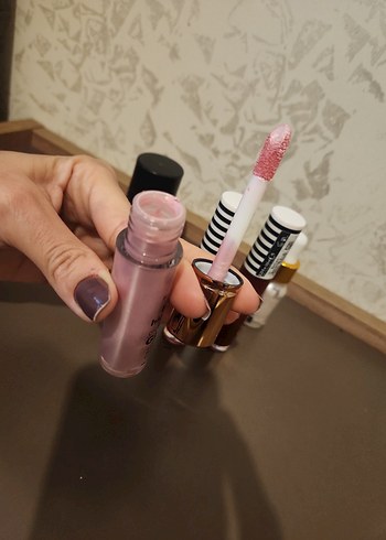 Kırmızı Parlak Dudak Parlatıcısı - Görsel 7