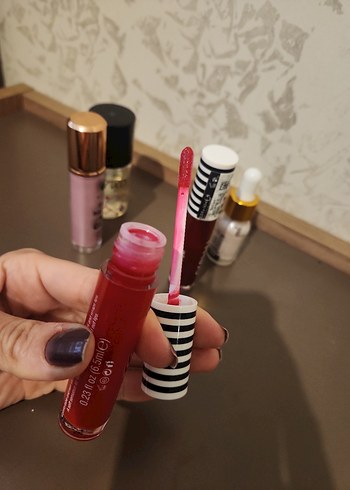 Kırmızı Parlak Dudak Parlatıcısı - Görsel 5