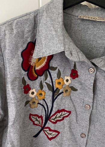 Nakışlı Gri Kadın Gömlek - Görsel 2
