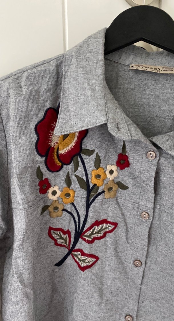 Nakışlı Gri Kadın Gömlek - Görsel 2