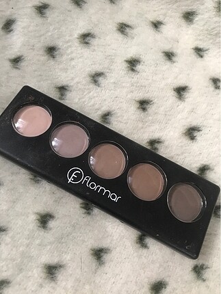 Color palette eye shadow