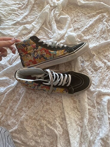 Vans disneu