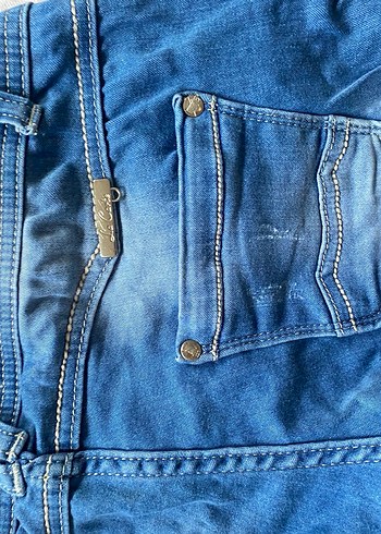 Düğmeli Mavi Bol Kesim Kadın Kot Pantolon - Görsel 7