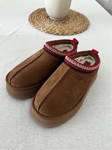 Ugg Tazz