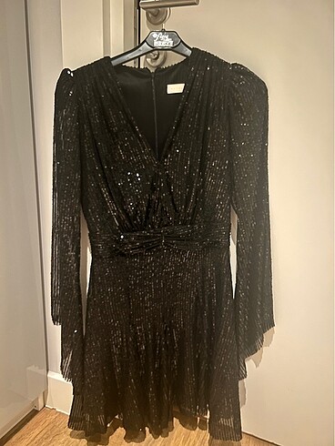 Pullu gece elbisesi - Görsel 4