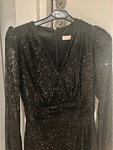 Pullu gece elbisesi - Görsel 2