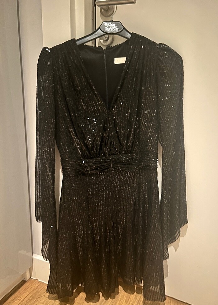 Pullu gece elbisesi - Görsel 4