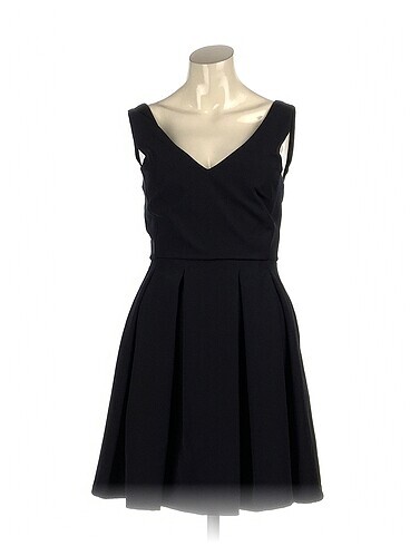 PreLoved Kısa Elbise %70 İndirimli.