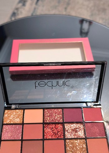 Invite Only Bej ve Koyu Ton Far Paleti - Görsel 2