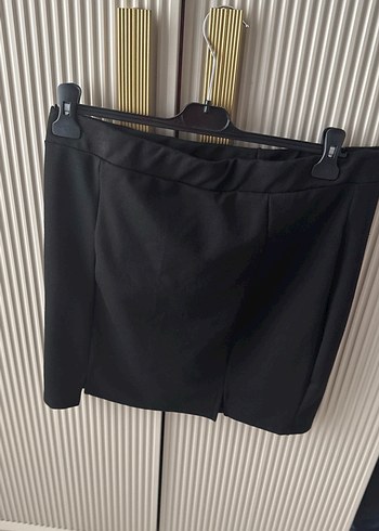 Trendyol & Milla Siyah Piliseli Mini Etek